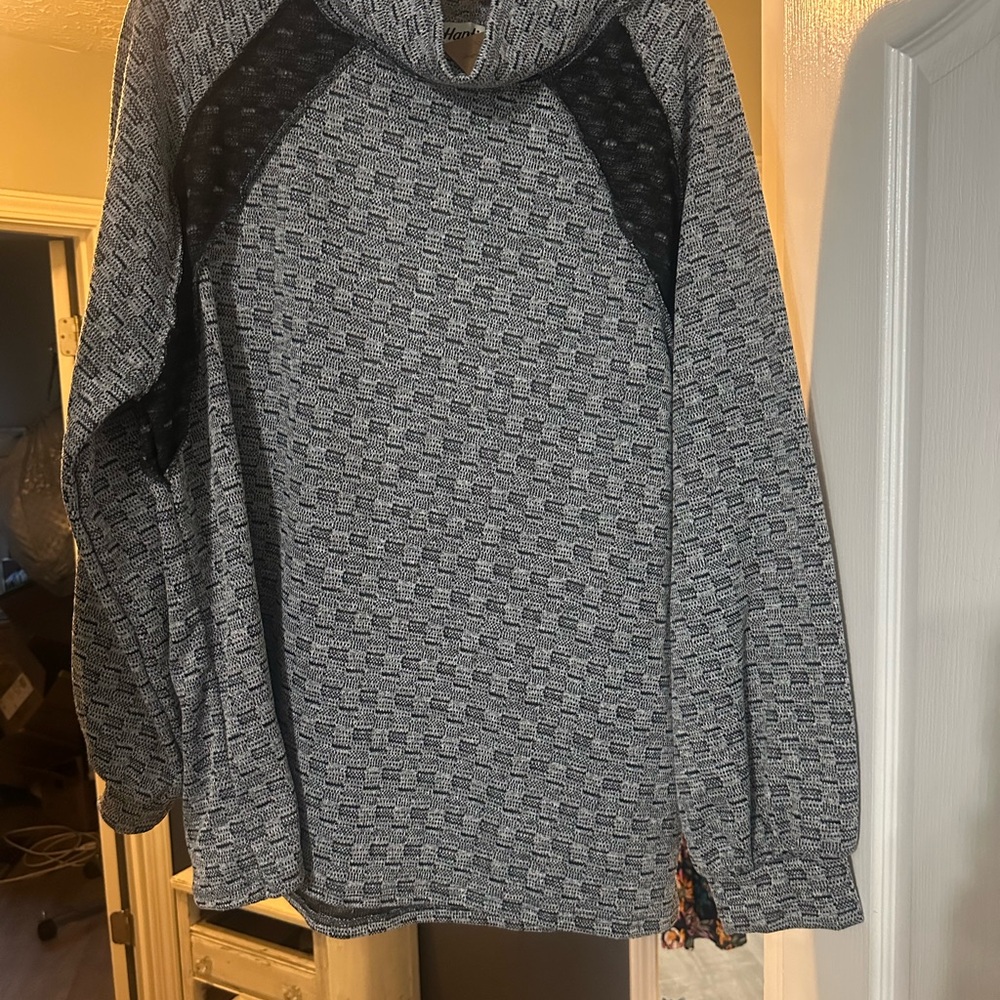 Gray Cowl Neck Pullover Sweater with Geometric Pattern and Hood